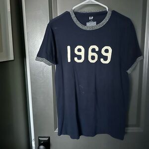 Men’s limited edition gap appliqué tshirt